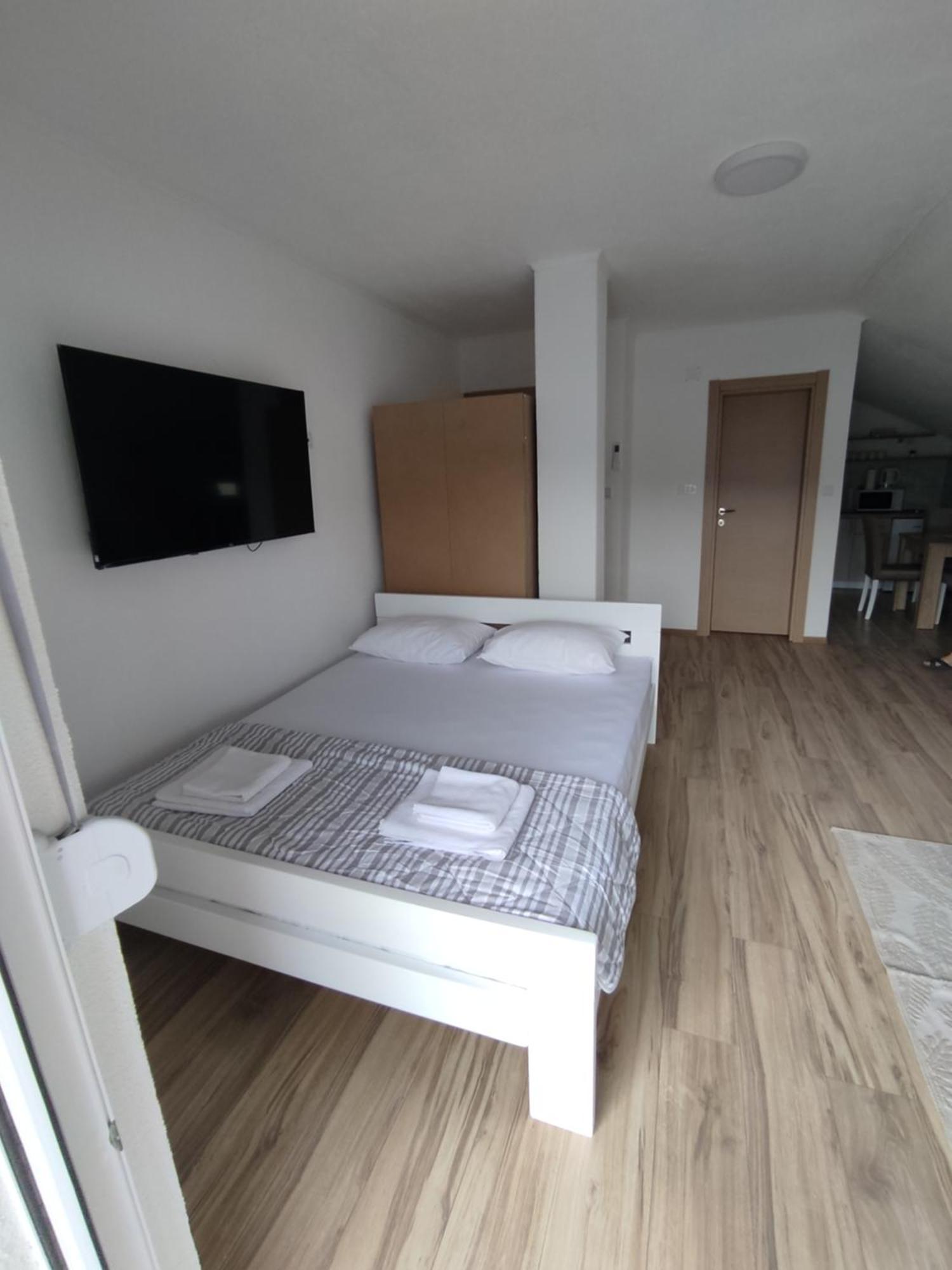 View Of The City - Studio Apartment 莫斯塔尔 外观 照片