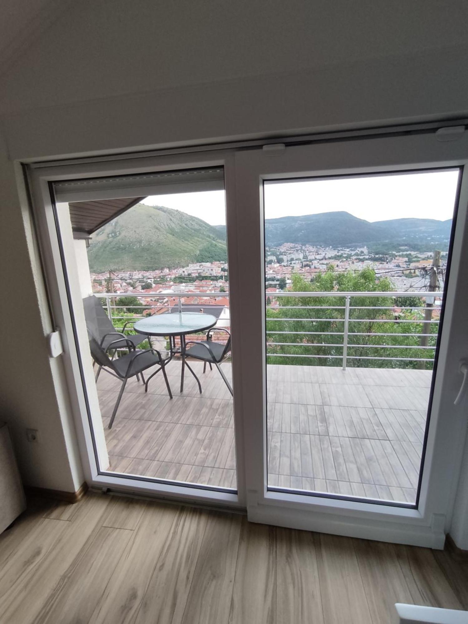 View Of The City - Studio Apartment 莫斯塔尔 外观 照片