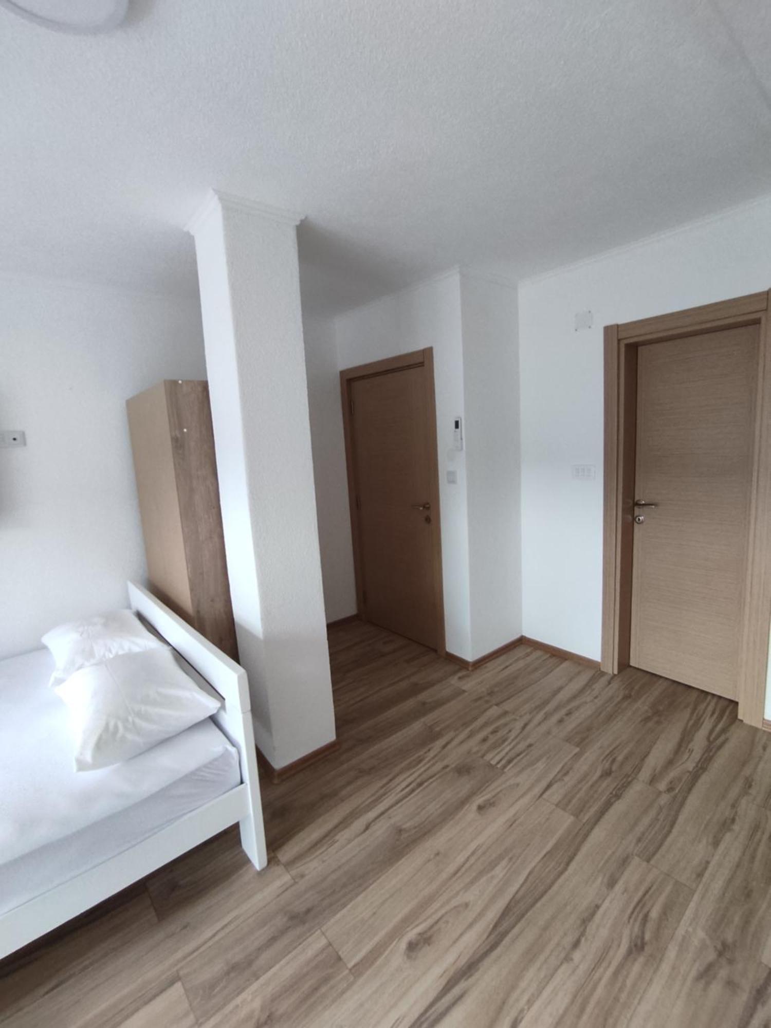 View Of The City - Studio Apartment 莫斯塔尔 外观 照片
